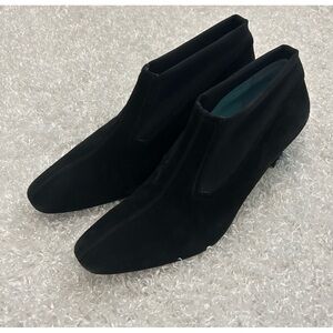 Thierry Rabotin Ladies Size 7 1/2 Black Suede Shoes